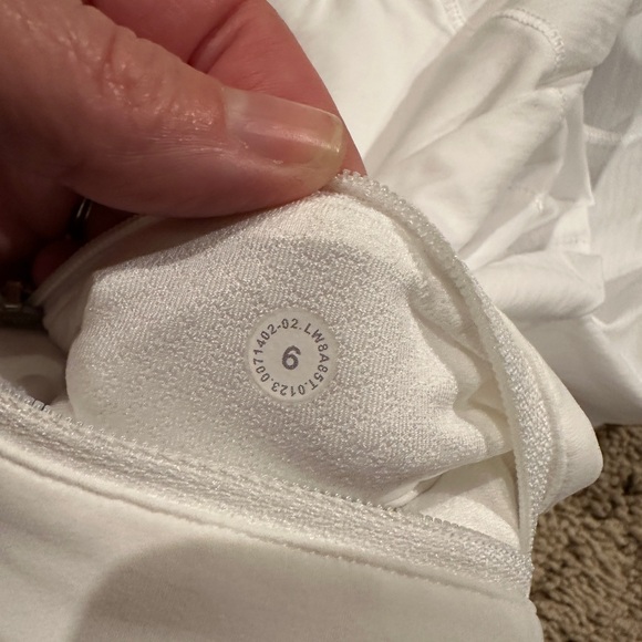 Lululemon Pace Rival Mid-Rise Skirt White. Size: 6. LIKE NEW! - Picture 4 of 6